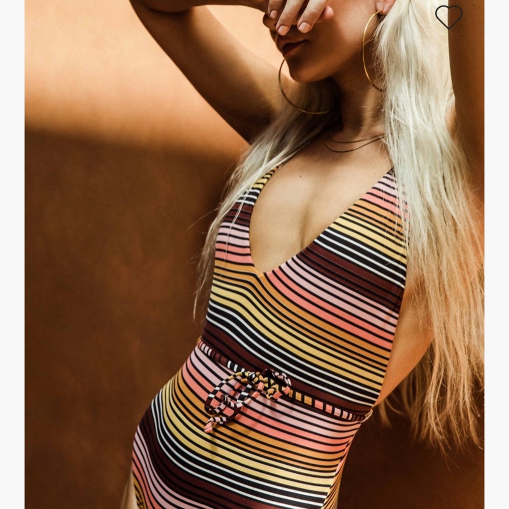 NWT 🌼Retro Striped Billabong2020 One Piece Size M